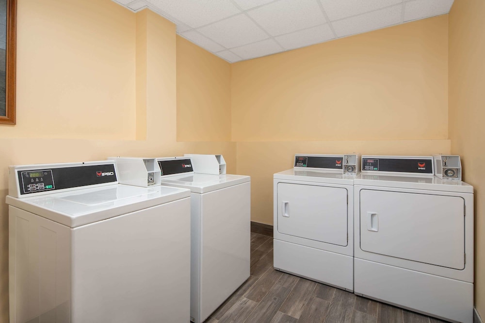 Microtel Inn & Suites by Wyndham Columbia/Fort Jackson N 19/37