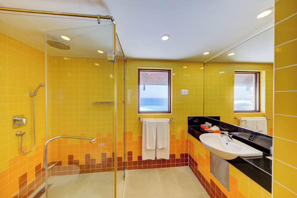 Ocean, Twin Beds, with View, Balcony