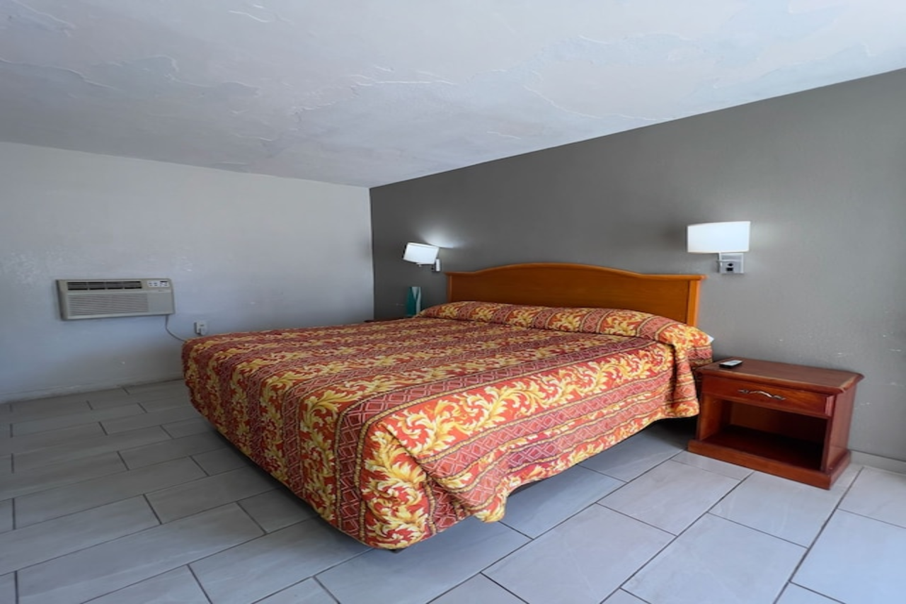 OYO Regency Inn Daytona Beach Near Airport 15/23
