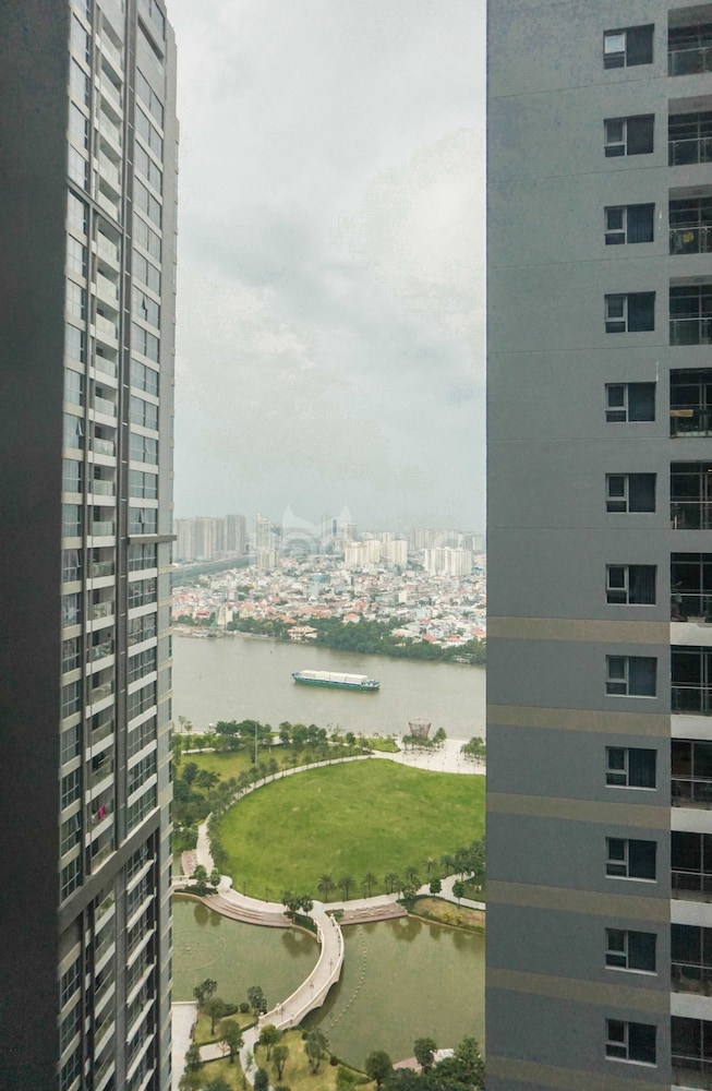 High-Floor River-View Apartment 41/50