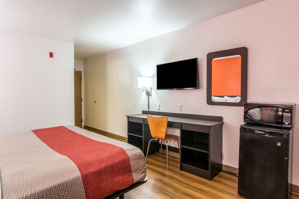 Motel6 Barkeyville, PA 16/41