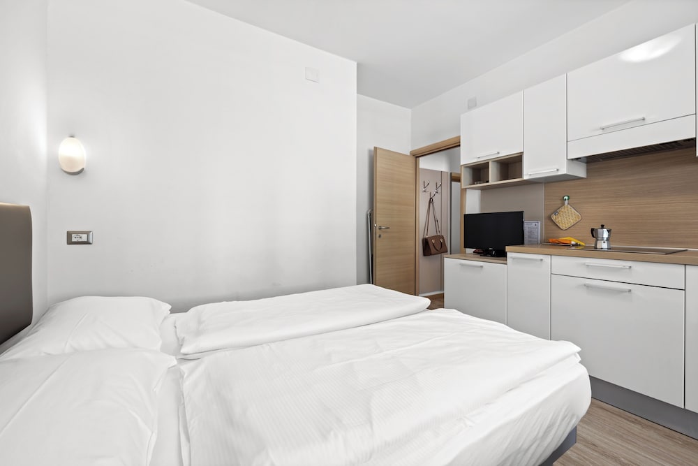 1 Bedroom, Apartment, 2 Double Beds, Balcony, North Wing, Residence Lagorai 4/6
