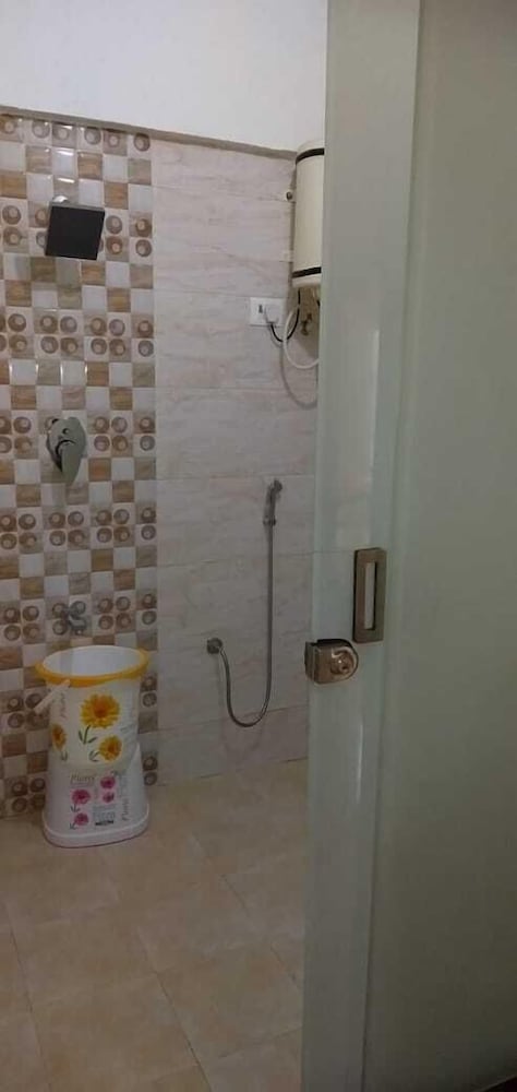 Oyo 10389 Latanand Residency 8/12