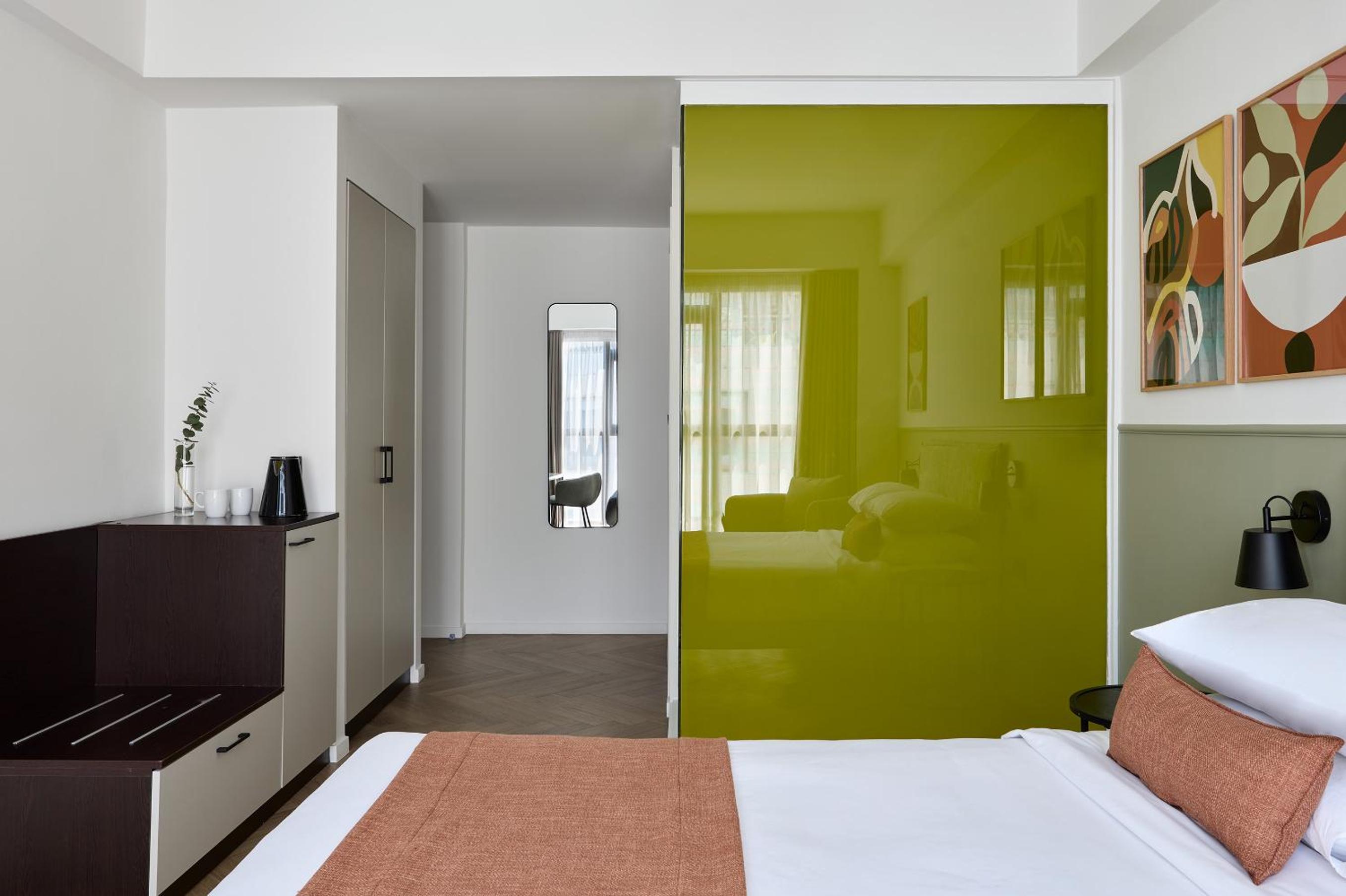 Renovated, Superior, Queen Bed، Breeze Boutique Hotel 4/8