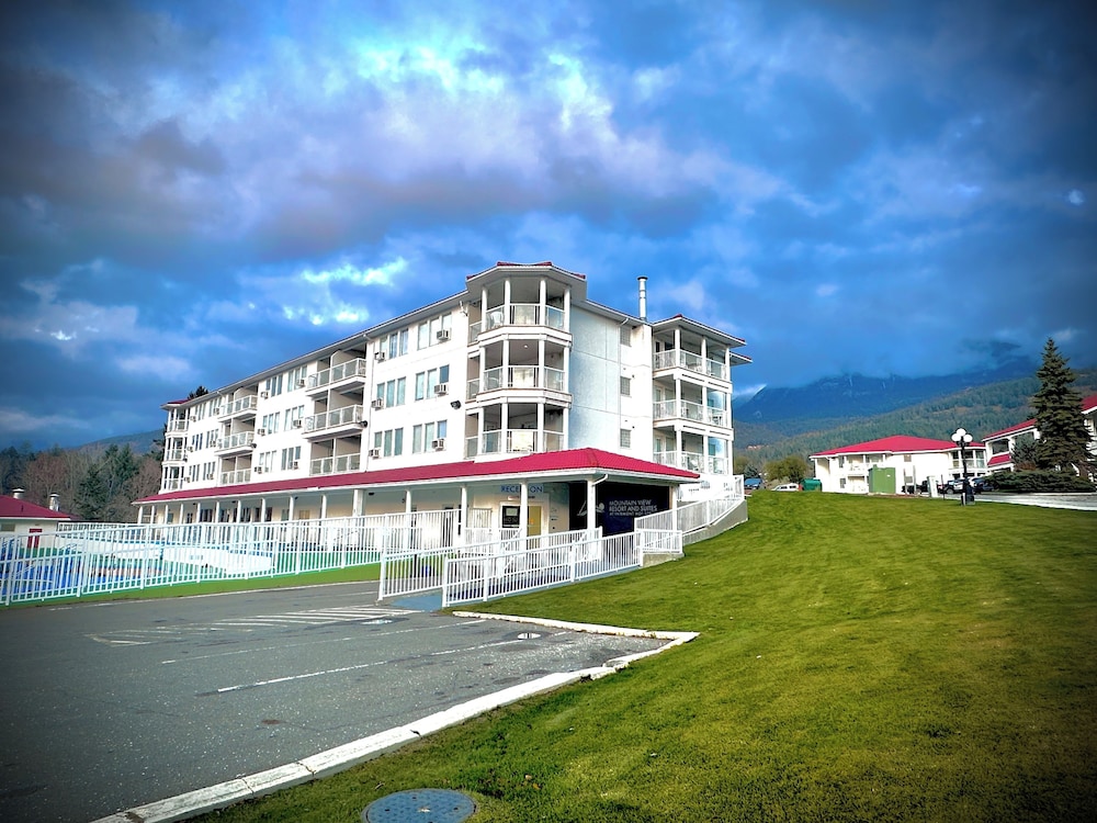Mountain View Suites at Fairmont Hot Springs 2/63