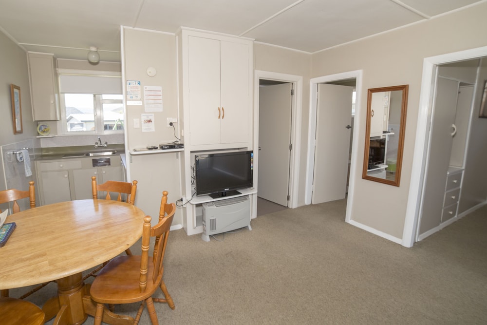 GREYMOUTH MOTEL 35/54