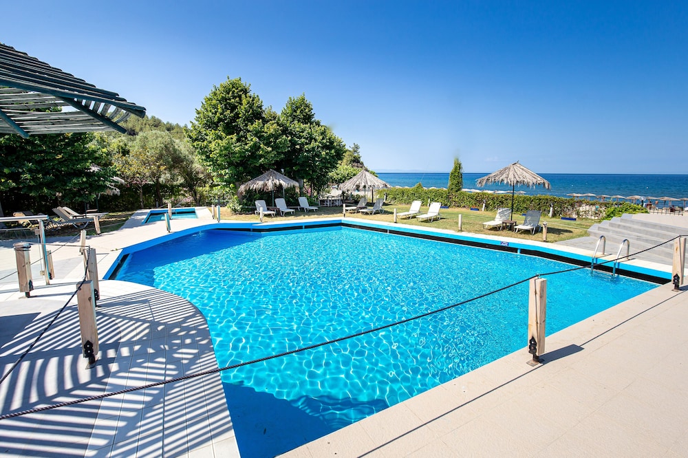 Kamari Beach Hotel 37/65