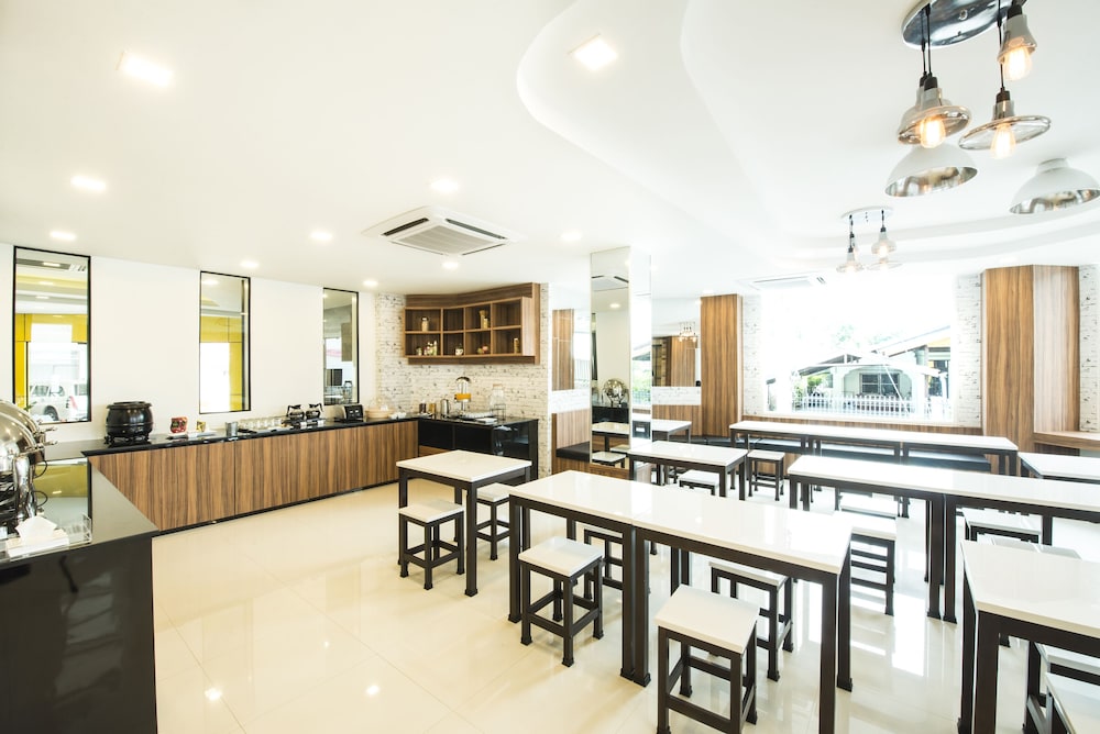 The Circle Hotel 58/64