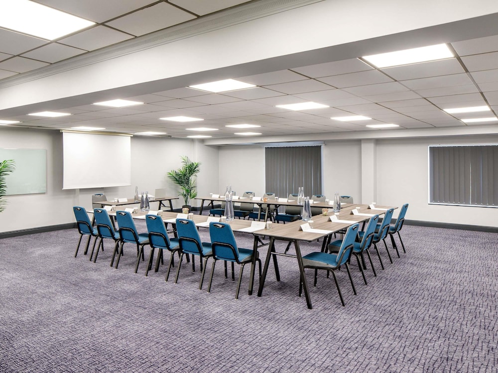 Mercure Cardiff North Hotel 36/50