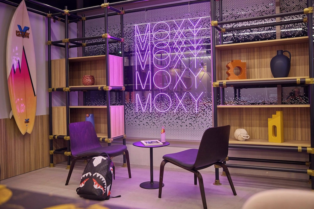 Moxy Nice 23/43