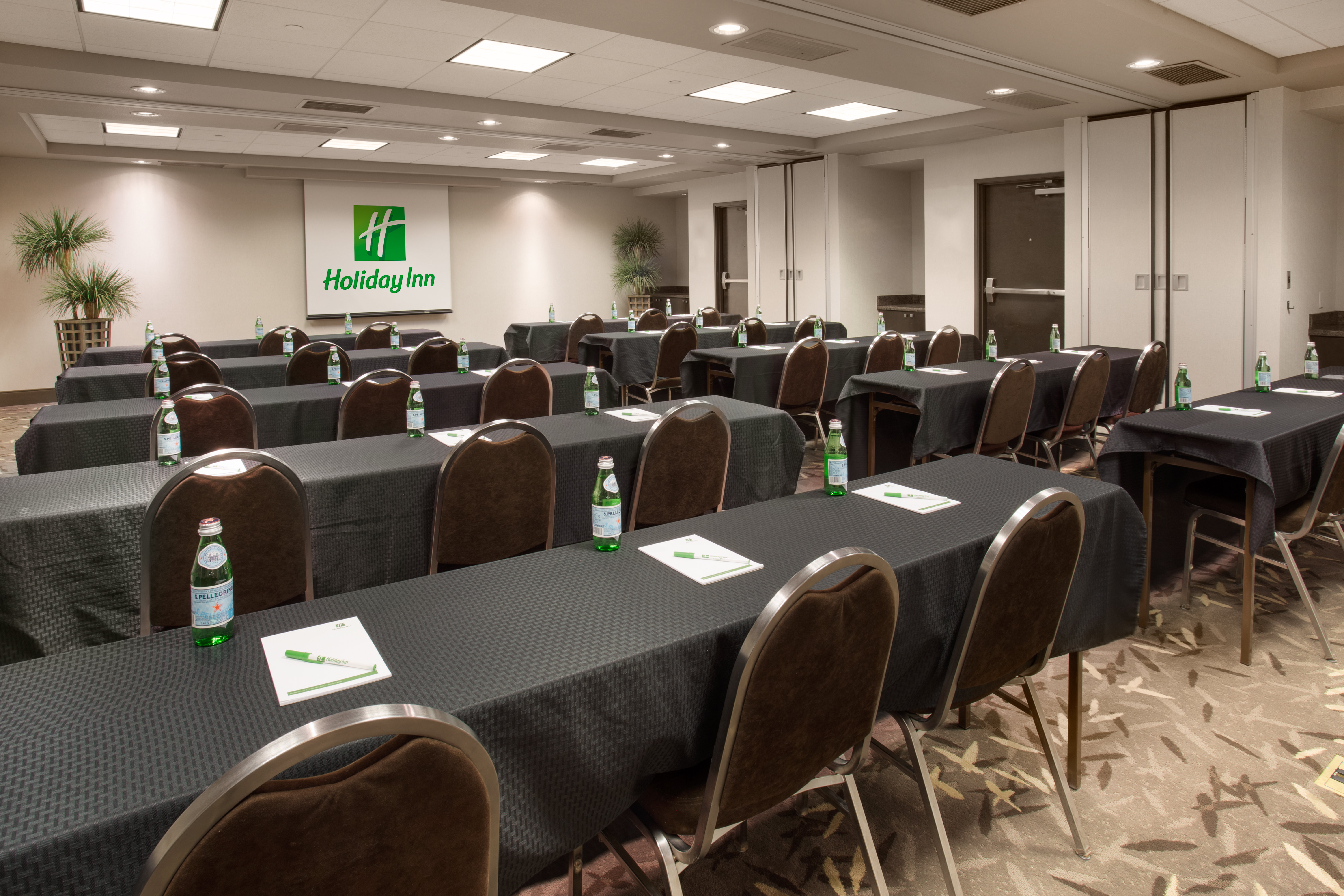 Holiday Inn And Suites Scottsdale North Airpark Ex Wingate By Wyndham Scottsdale 41/50