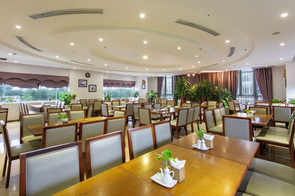 SEA PHOENIX HOTEL 60/76