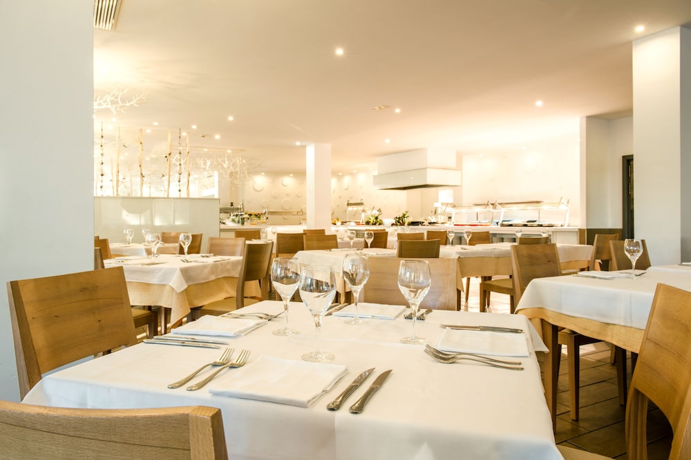 Iberostar Waves Club Cala Barca 33/50