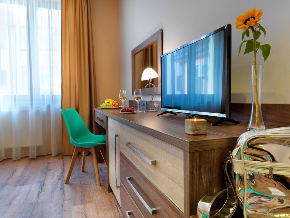 Viktor Hotel 52/55