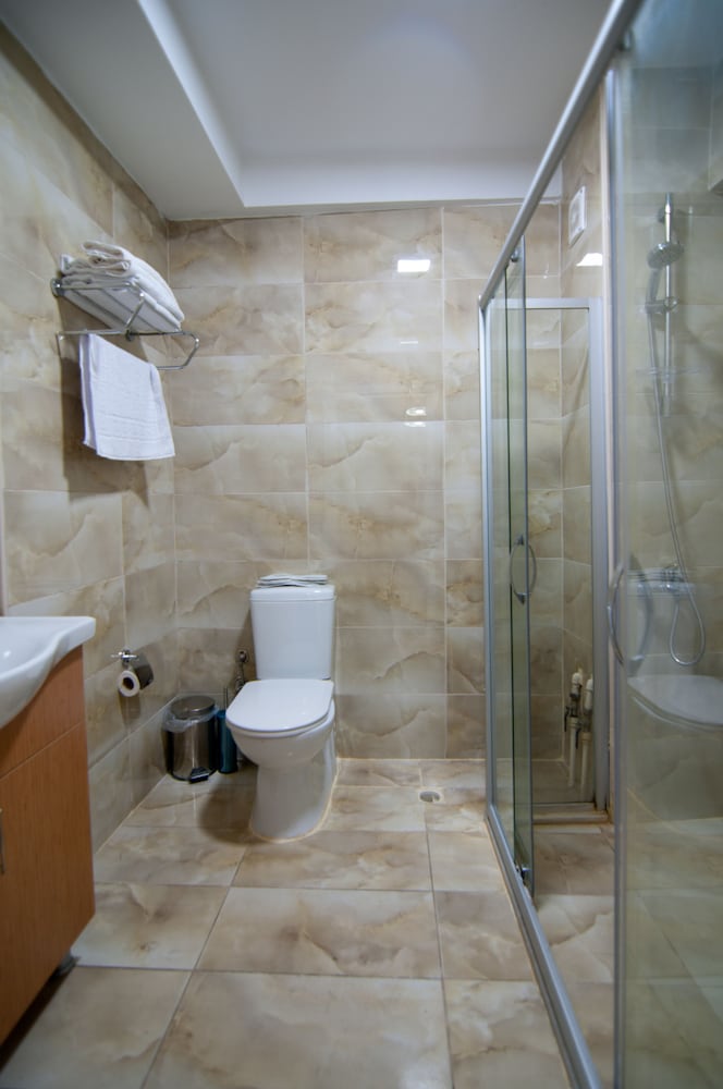 Safran Suites Apart 50/50