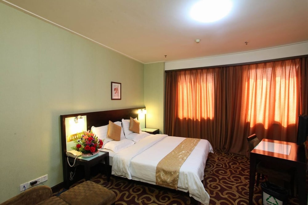Xinhua Hotel 42/63