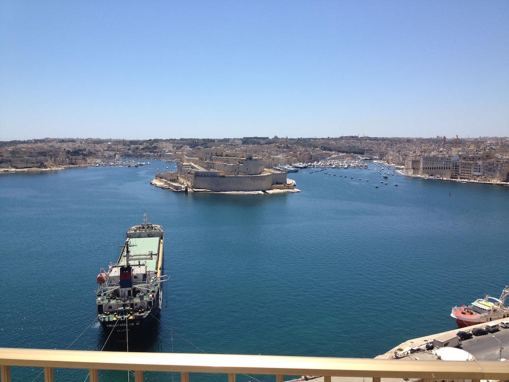 Grand Harbour Hotel 32/45