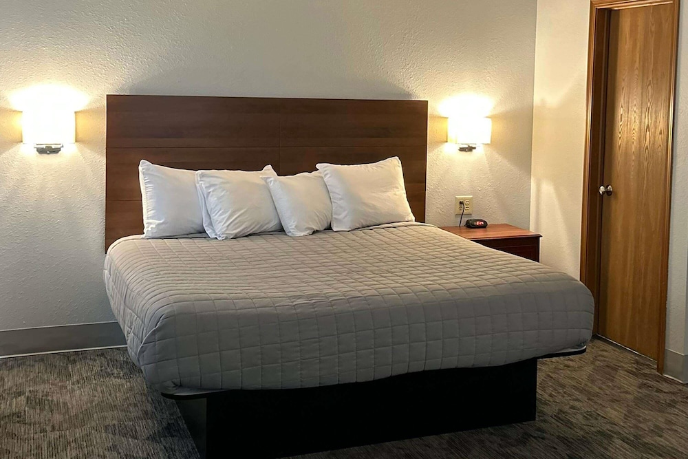 Lincoln Hotel 24/56