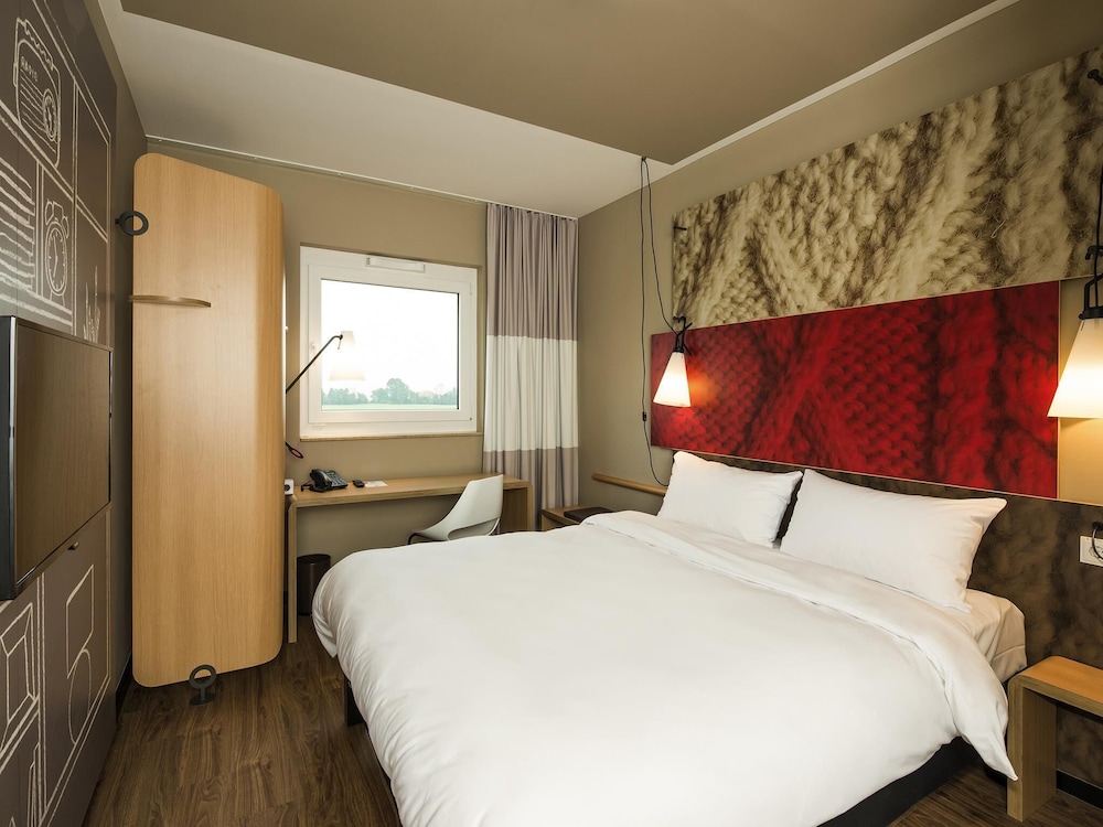 Ibis Cambrai 22/65