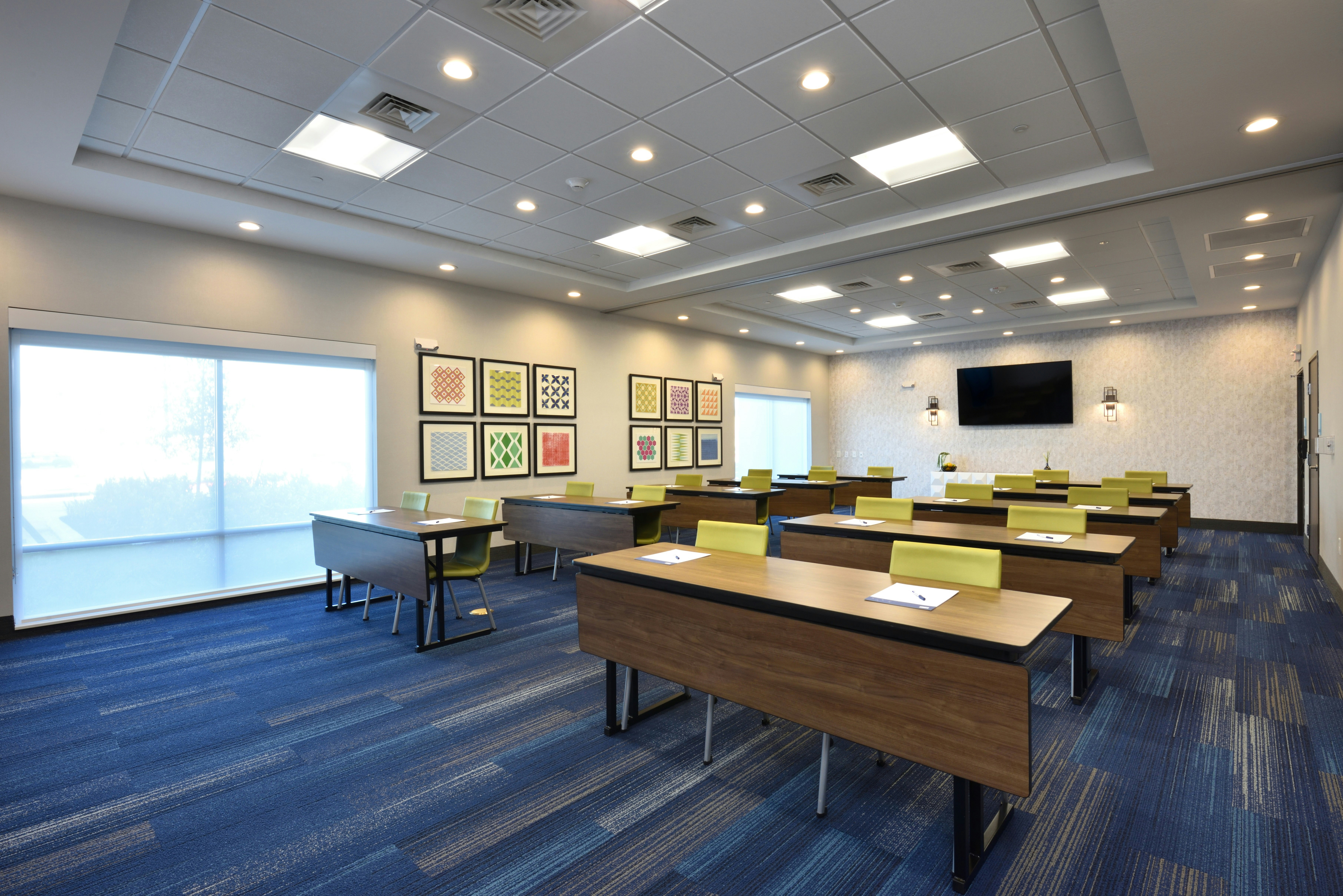 Holiday Inn Express and Suites Houston North Woodlands Area 64/70