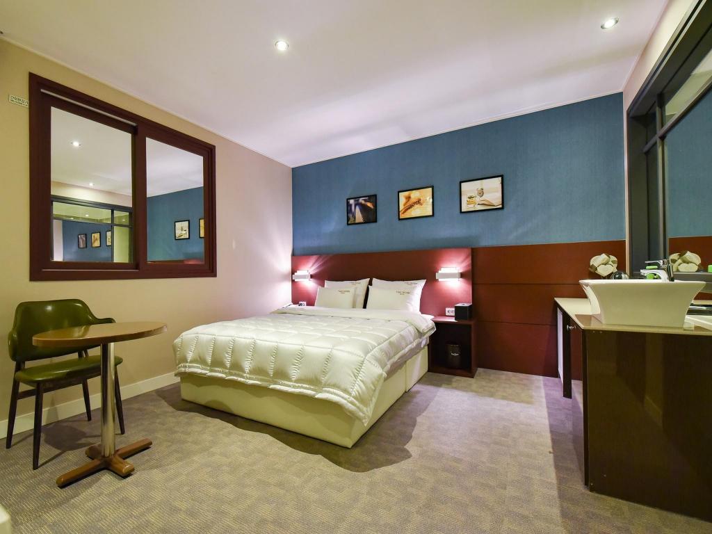 Two Heart Hotel Gimhae 11/55