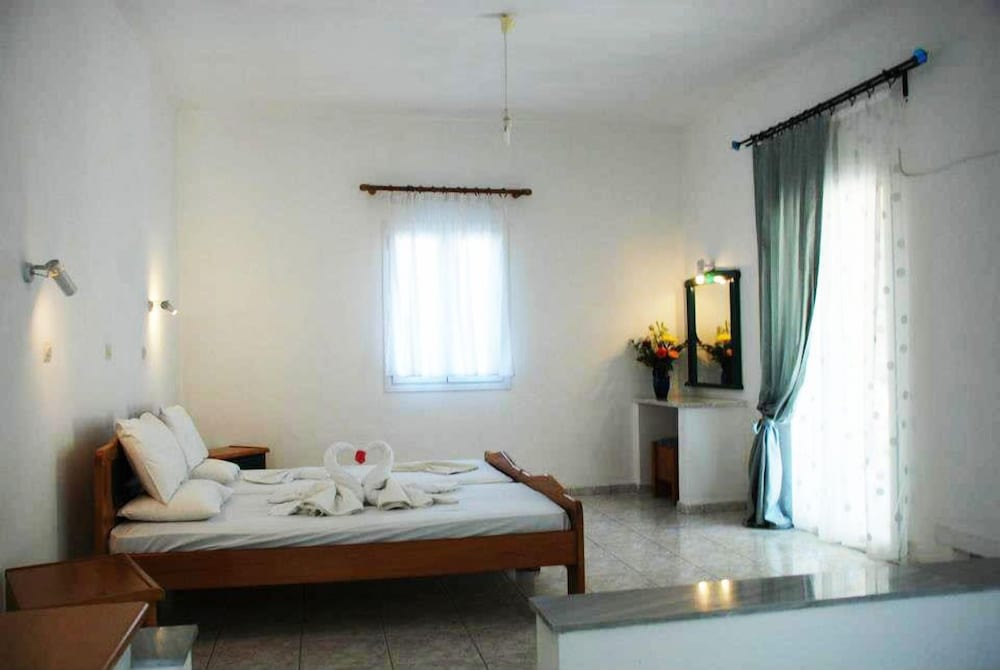 Zeus Hotel Ireon 8/42