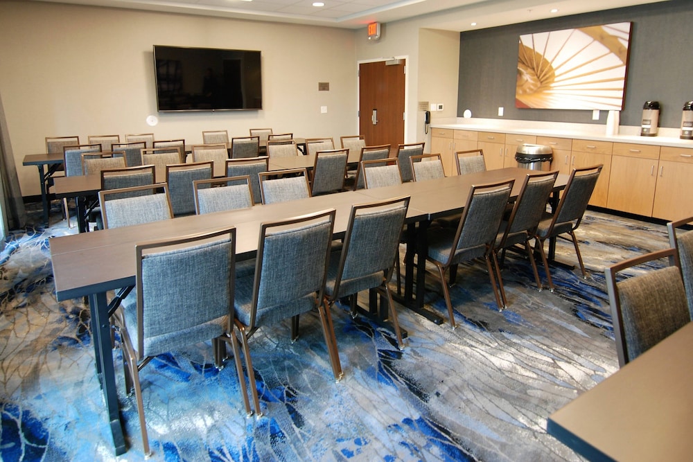 Fairfield Inn & Suites Winona 24/25