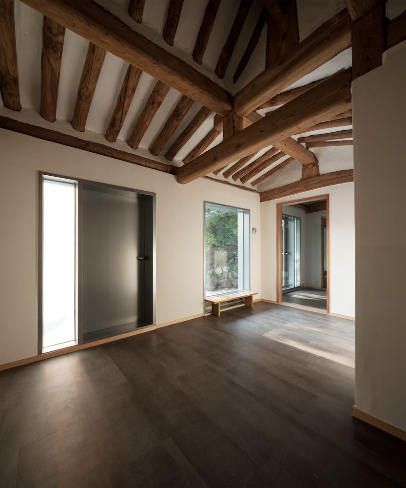 Hanok Residence Hotel Side 43/53