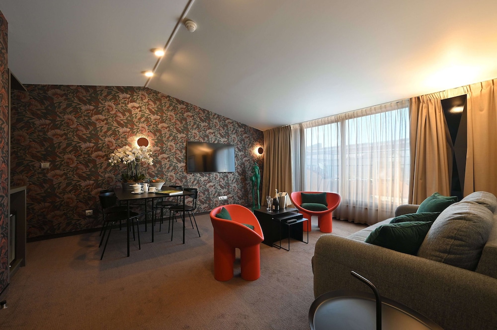 Park Hotel 42/73