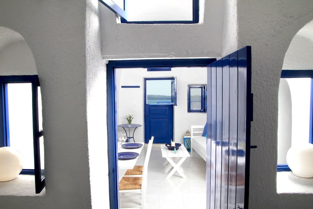 Blu Blanco Cave House 44/47