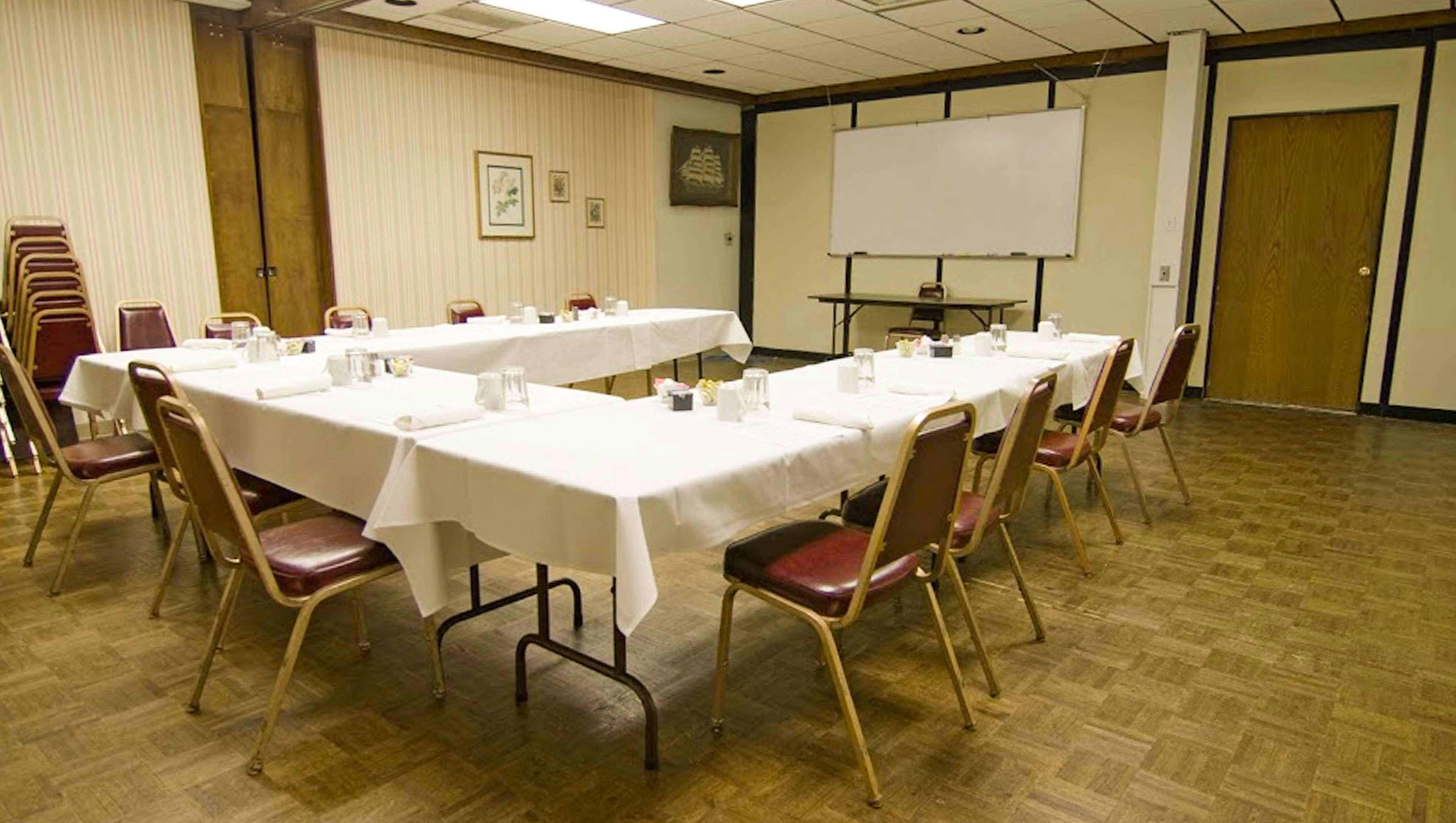 Voyageur Inn and Conference Center 48/58