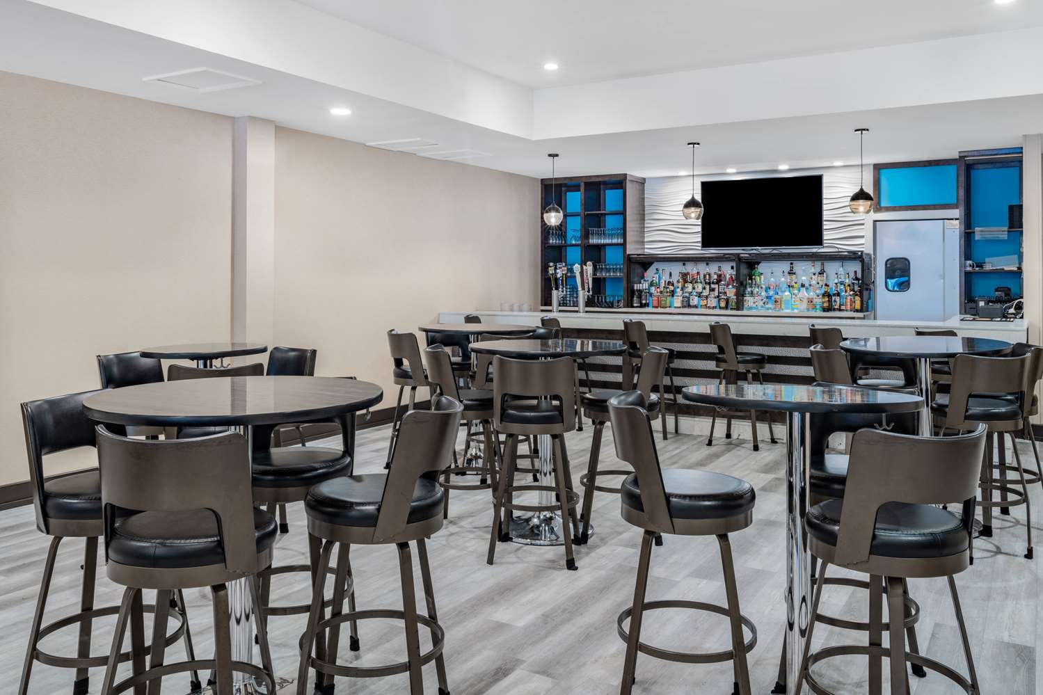 Wyndham Garden Kenosha Harborside 14/23