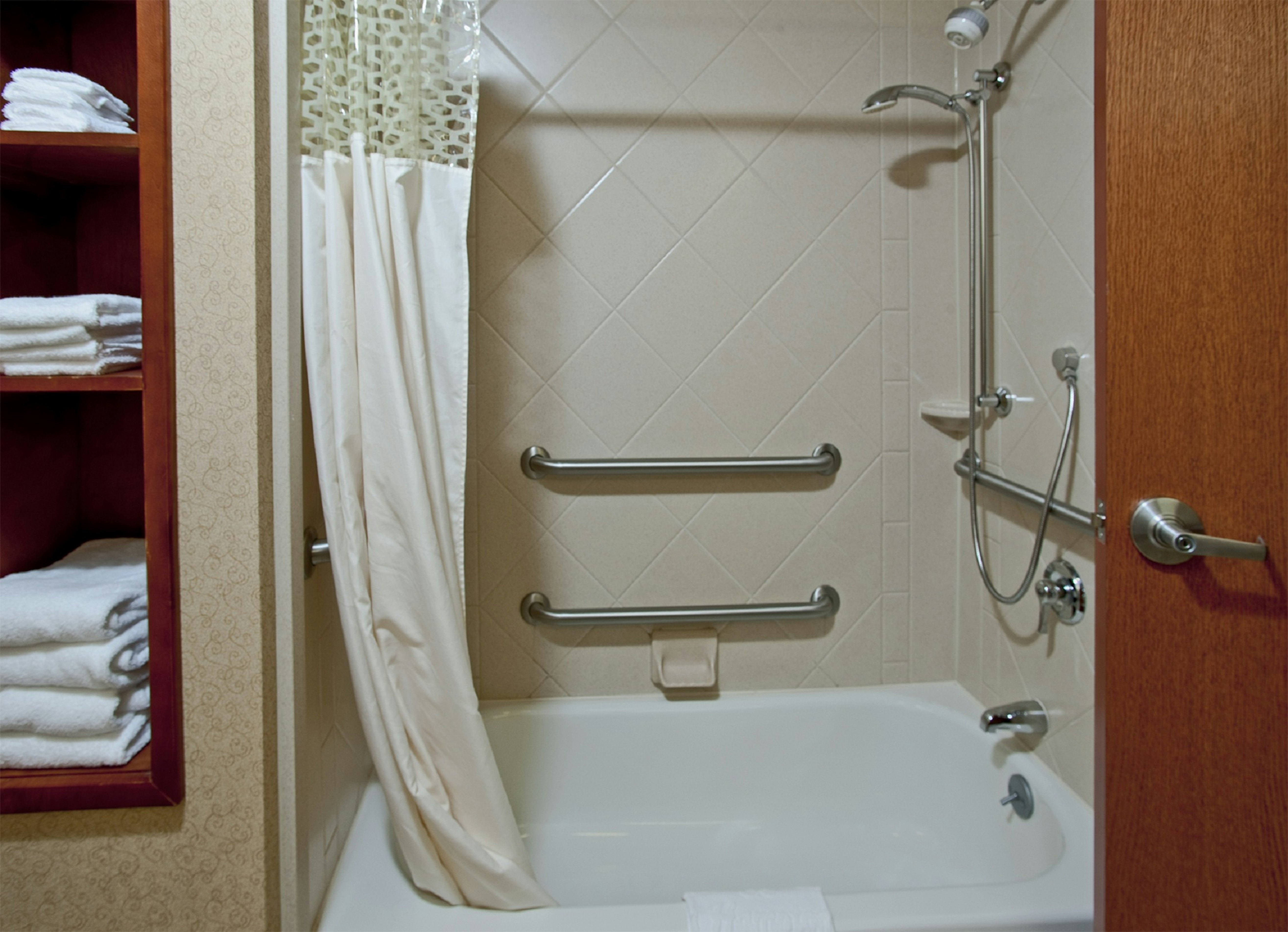 Hampton Inn & Suites Rockland 80/81