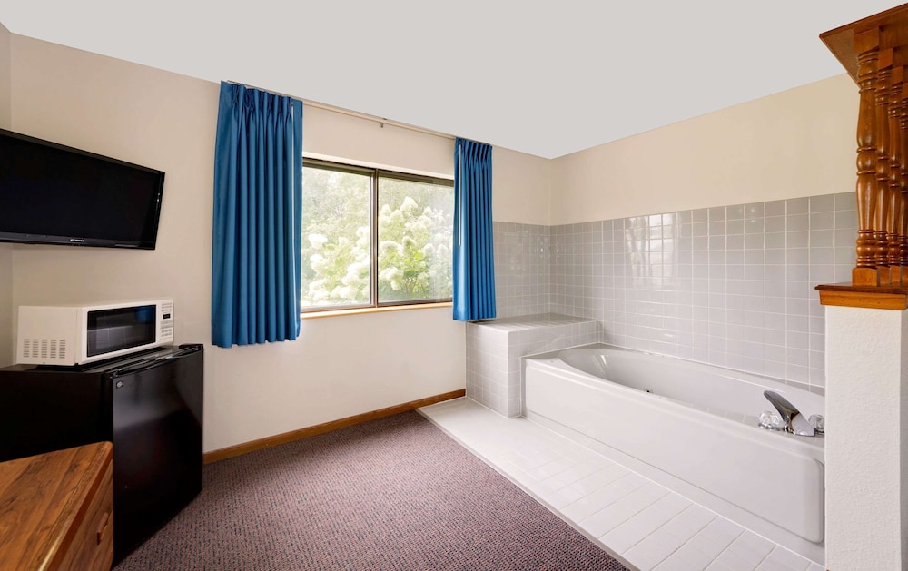 Super 8 by Wyndham Centerville 17/36