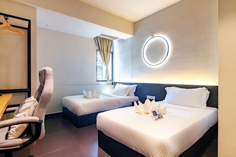 Ink Hotel 13/39