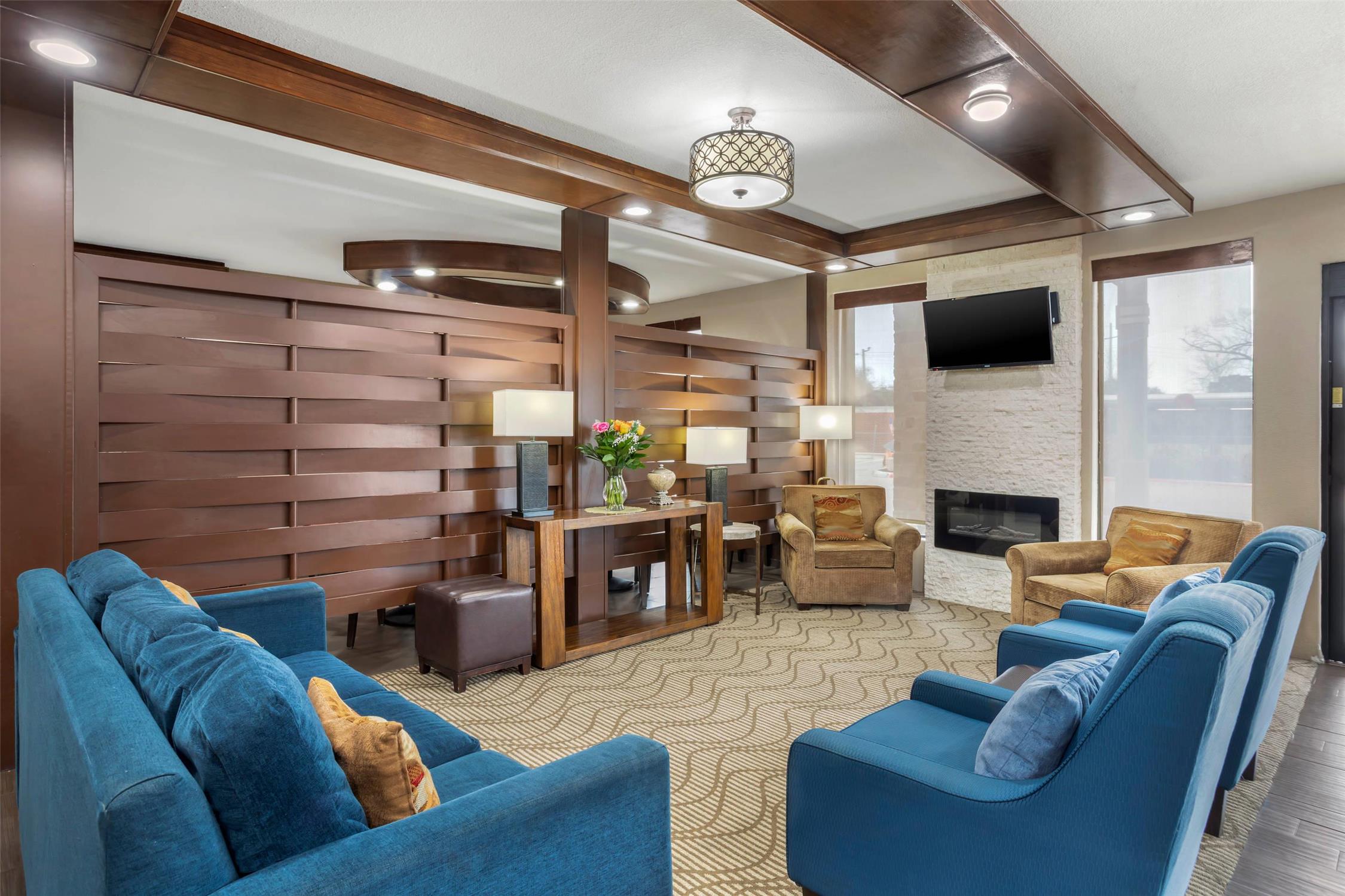 Comfort Suites Brenham, TX 14/23