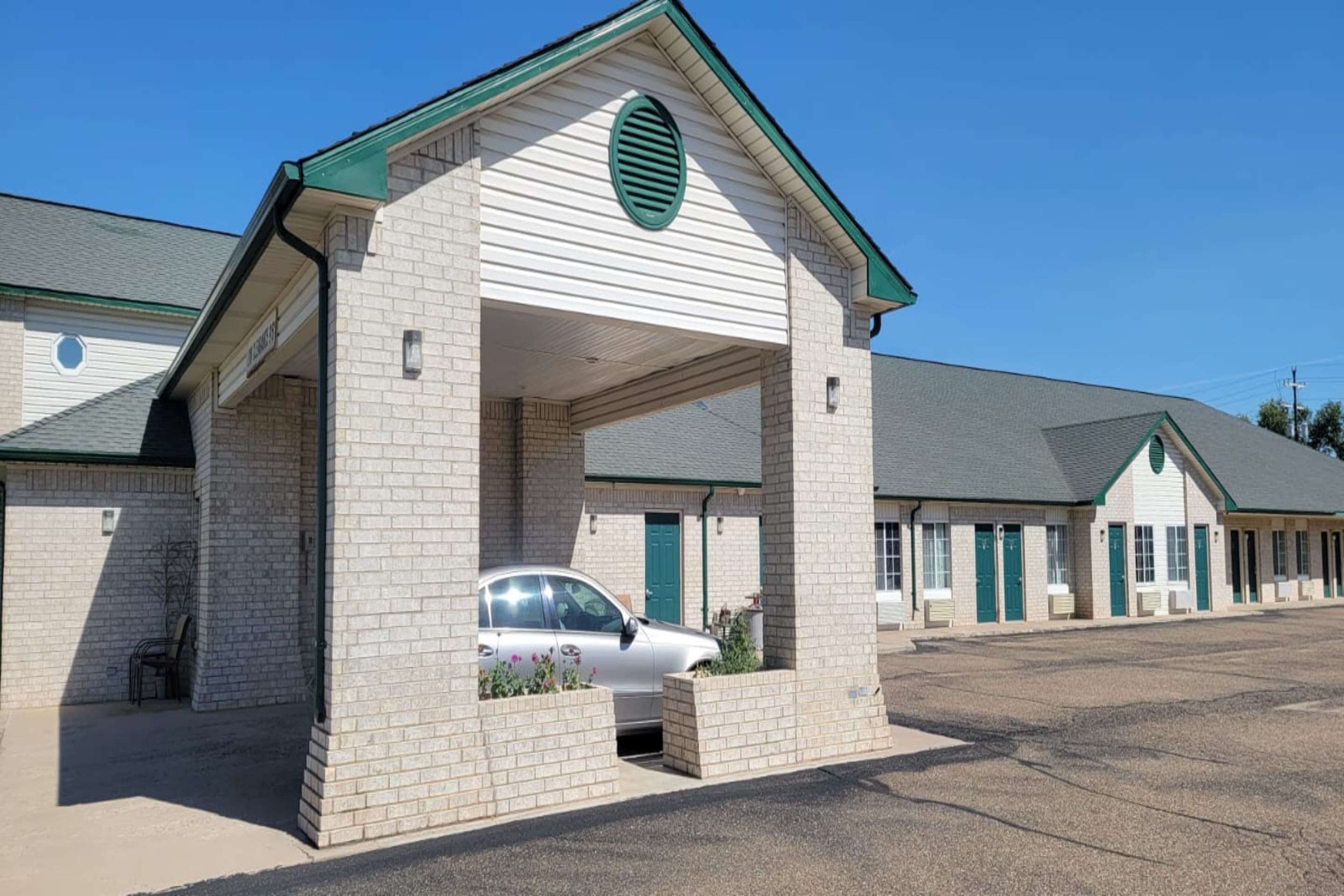 HomeTown Inn By OYO Texhoma, OK 40/50