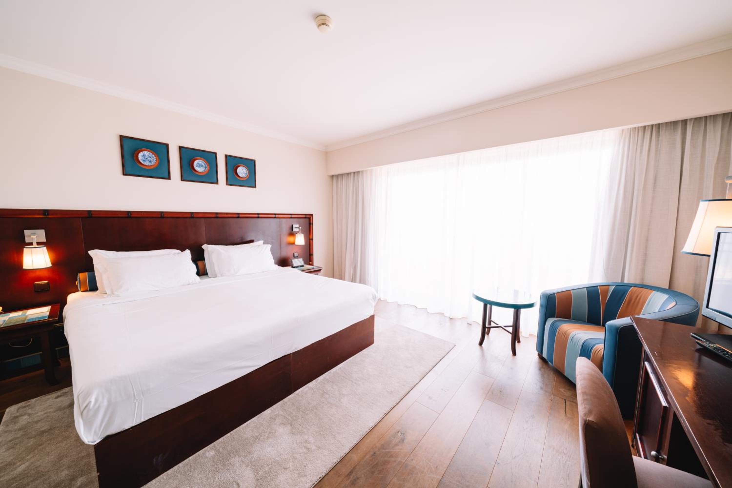 Room, Double or Twin Bed, Resort View