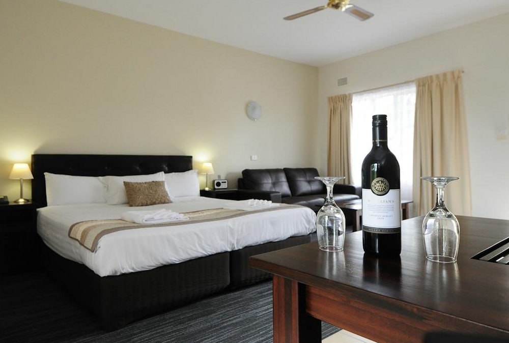 Sanctuary Resort Motor Inn 5/30