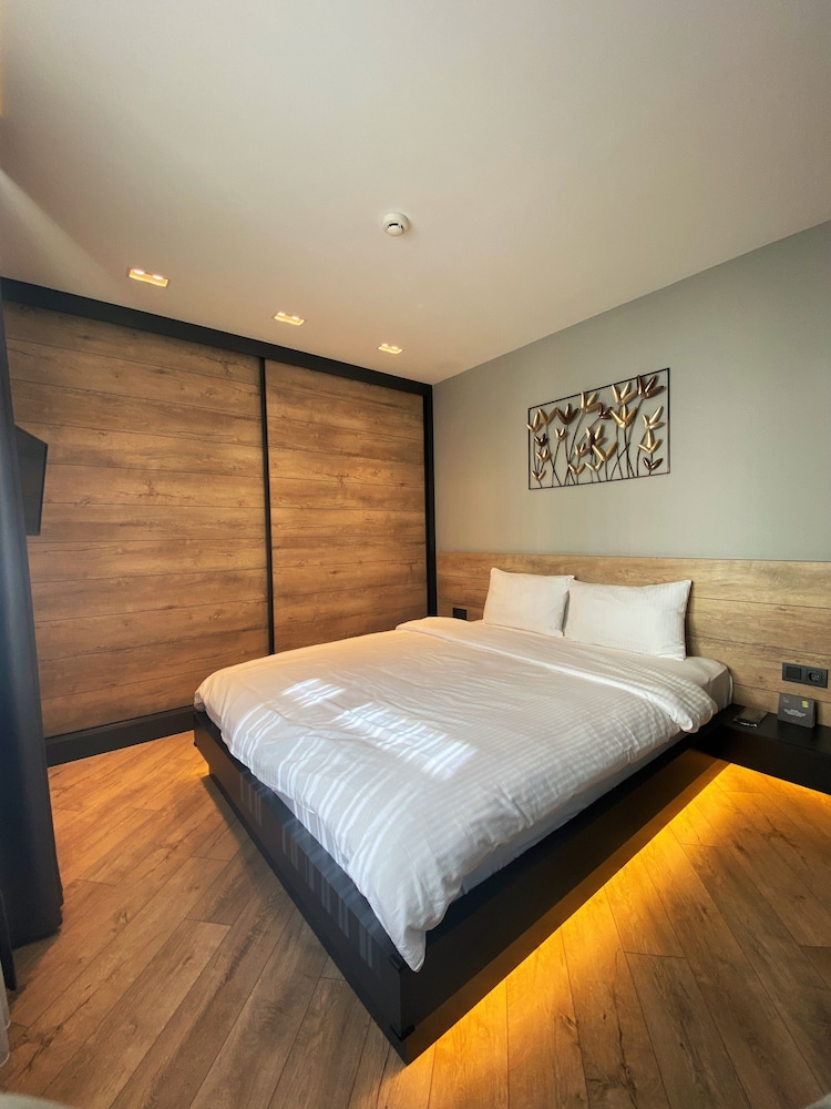 Z-Suites 14/50