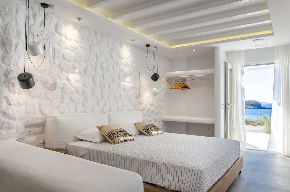 Cyano Suites 5/25