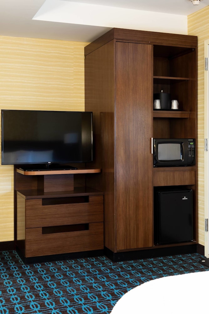 Fairfield Inn Suites New York Queens Fresh Meadows 8/43