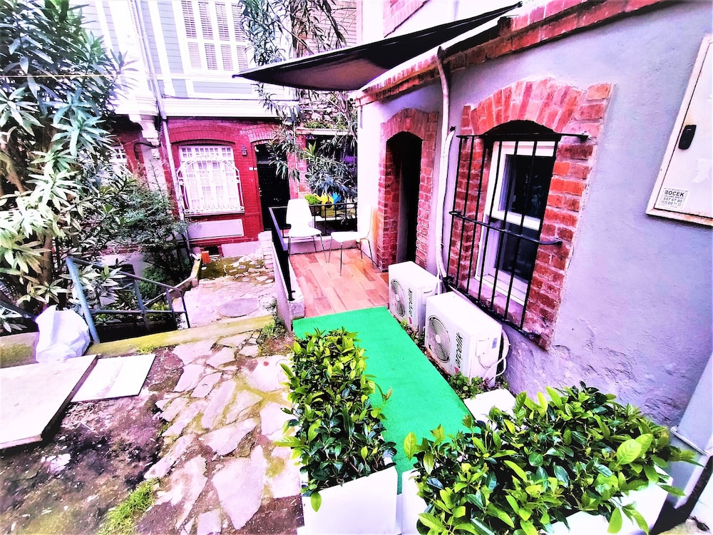 Dreamers B&B 2/50