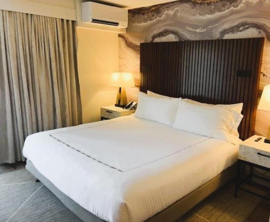 Room, King Bed, Mountain Side, Accessible