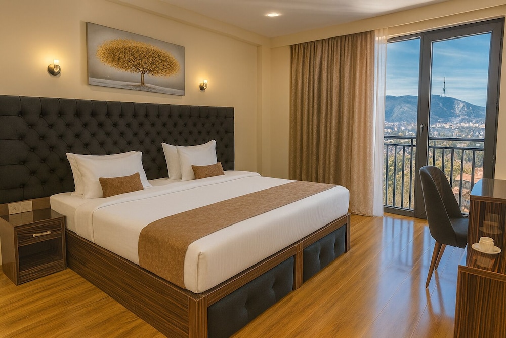 DELUXE, DOUBLE OR TWIN BED, CITY VIEW