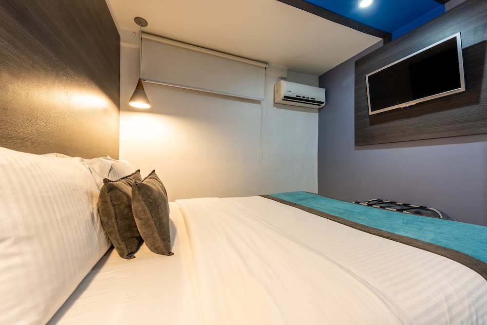 HOTEL BLUE CONCEPT 34/65
