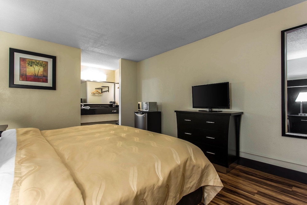 Efficiency, Double Bed, Accessible