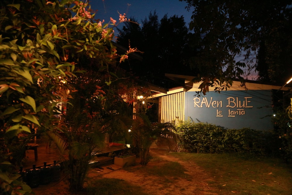 Raven Blue photo4