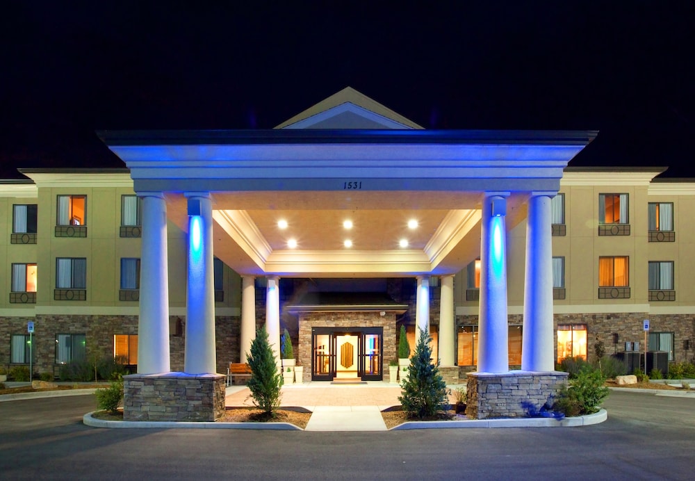 Holiday Inn Express Suites Tooele 1/52