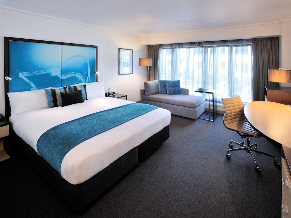 Novotel Melbourne on Collins 28/74